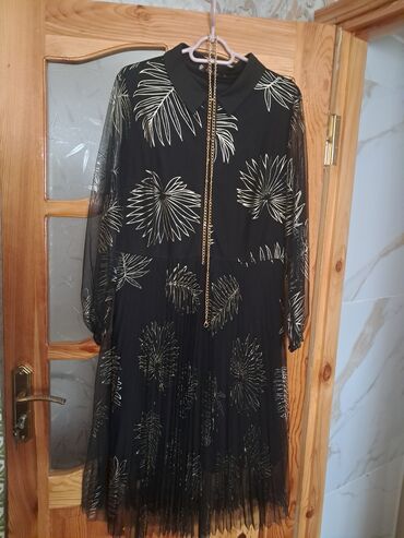 zerli koynekler: Qara rəngli, qızılı naxışlı zərif don. - Parça: üst hissə atlas