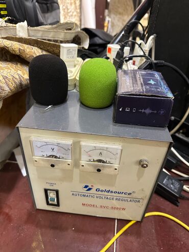 Mikşerlər: Səhnə və studiya üçün tam səs avadanlığı paketidir. Tərkib: - — 8