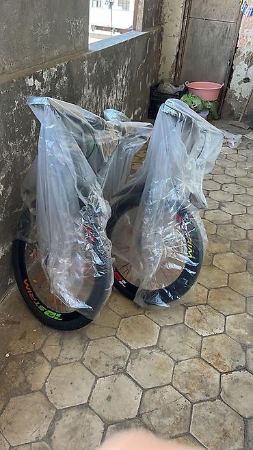 Velosipedlər: Şəhər və off-road üçün uyğun dağ velosipedi (2 ədəd) Xüsusiyyətlər: - — 2
