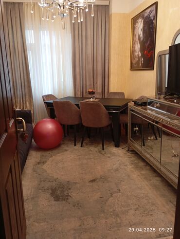 astarada satilan evler: 4 otaqlı, Yeni tikili, m. Xalqlar Dostluğu, 131 kv. m