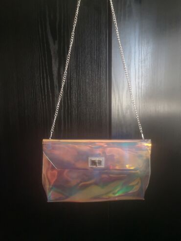 zenska kozna torba: Nova torba na prodaju, cena 800 dinara, presijava se, raznih boja