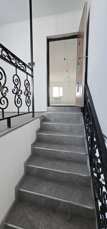 продаю дом в районе кызыл аскер: Дом, 470 м², 15 комнат, Собственник, Евроремонт