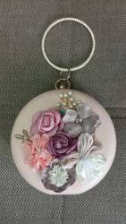 Digər kolleksiyalar: Xanım üçün bej rəngli üzəri dekor güllərlə, muncuqlarla, əl tutan — 1