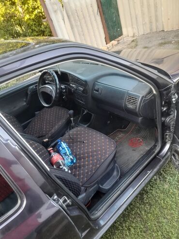 тико машине: Volkswagen Gol: 1993 г., 1.6 л, Механика, Бензин, Хетчбек