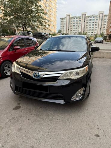 срочно продам авто в связи с переездом: Toyota Camry: 2013 г., 2.5 л, Автомат, Гибрид, Седан