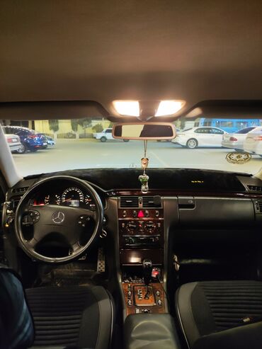 Mercedes-Benz: Mercedes-Benz E 200: 2 l | 2000 il Sedan — 12