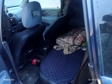 Mitsubishi: Mitsubishi Space Star: 2001 г., 1.6 л, Механика, Бензин, Седан — 2