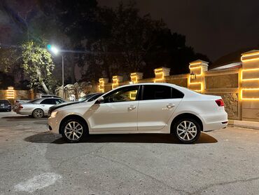 Volkswagen: Volkswagen Jetta: 0.2 l | 2012 il Sedan — 8