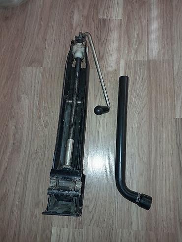 instrumenti: Avtomobil üçün mexaniki domkrat (qayçı tipli) - Tip: vintli, qayçı — 1