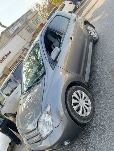 купить квадроцикл бэушный: Toyota ist: 2004 г., 1.5 л, Автомат, Бензин, Хетчбек