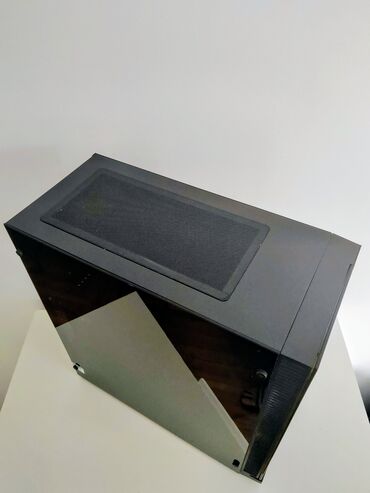 Desktop računari i radne stanice: Gejmer/ Ryzen 5 5500/16GB DDR4/SSD M2/Radeon RX 6600 8GB Prodajem — 7