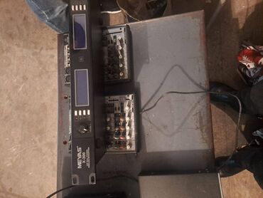 караоке: Salam islek veziyyetdedi mikser desdidi esasen karaoke bar ve