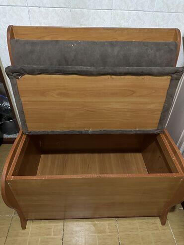 кухонные мебел: Кухонная скамейка с ящиком