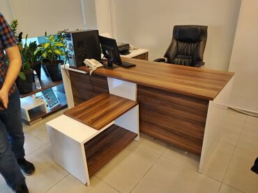 Ofis masaları: İşlənmiş, Müdir üçün, Künc masa
