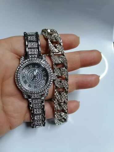 Setovi nakita: Komplet sa satom
Cena:2200din — 9