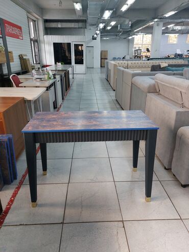 Столы для зала: Стол трансформер "Элит"
удлиняется до 3 метра
в комплекте 5 вкладок — 4