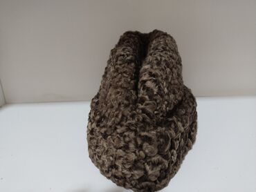 Karakul papaq – klassik dizayn - Material: təbii karakul (qıvrım