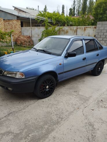 срочно срочно продаю: Daewoo Nexia: 1996 г., 1.5 л, Механика, Бензин, Седан