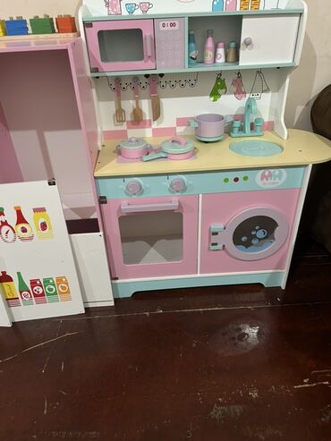 Чайники: Uşaq üçün taxta oyun mətbəxi – pastel çalarlı (çəhrayı, açıq mavi və