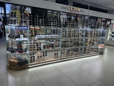 стеклянные оборудование: Продается островок на 2 этаже в ТЦ «КАРАВАН» Место проходимое