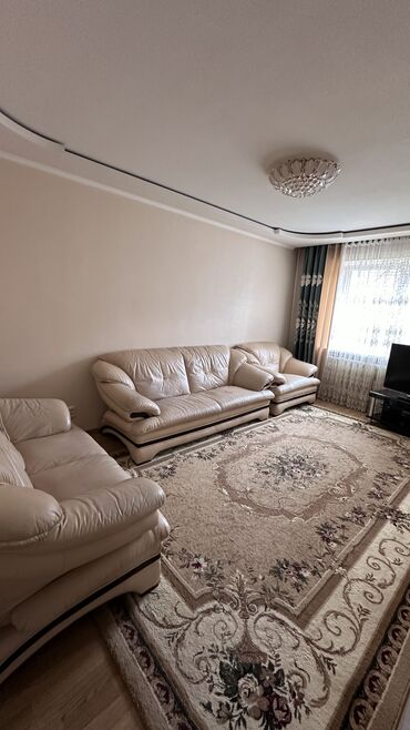 мебель в гостинную: Түз диван, түсү - Саргыч боз, Колдонулган