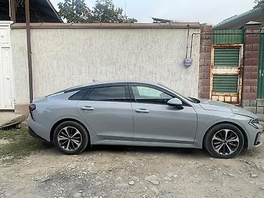 bmv 525: Kia K5: 2025 г., Седан — 4