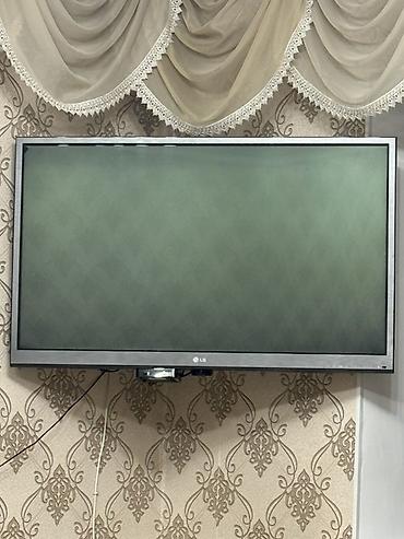 lg 24: Телевизор LG, диагональ около 40–42". Плоская панель с тонкой рамкой — 1