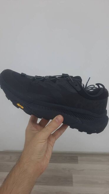 eqa shoes ecemi unvan: Salam. Ayaqqabı HOKA modelinə aiddir. Ölçüsü 9.5 Bizim ölçü ilə 43.5