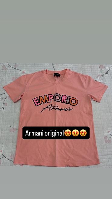 Emporio Armani qadın T‑şərfi - Rəng: Şaftalı/solğun çəhrayı - Ön lalafo.az -da Emporio Armani qadın T‑şərfi - Rəng: Şaftalı/solğun çəhrayı - Ön