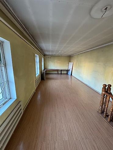 Продажа коттеджей и домов: Г.Ош продается дом, два этажа, 6 комнат, кухня. Во дворе имеется — 2