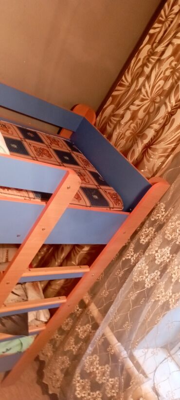 дрова для шашлыка: Двухъярусная детская кровать, Б/у, Натуральное дерево, цвет - Синий