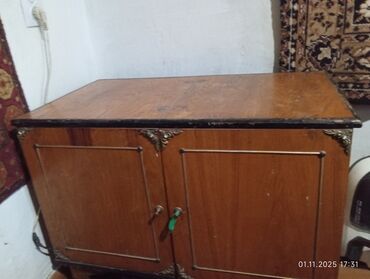 тумба под телевизор стеклянная: Телевизордун шкаф жана стенди, Полго орнотулма, Жыгач, түсү - Күрөң