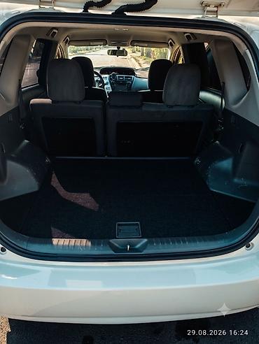 rolls royce silver ghost: Toyota Prius V: 2012 г., 1.8 л — 10