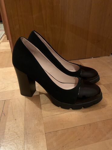 женская обувь 39 размер: Туфли 39, цвет - Черный