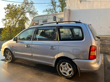 mercedes hecbek: Hyundai Trajet: 2 l | 2002 г. Hečbek