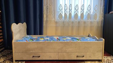 тумбу с полками и зеркалом: Детский кровать новый с матрасом 5000