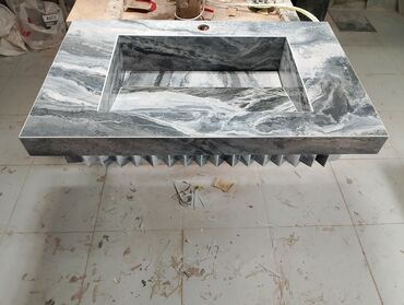 Çanaqlar, tülpanlar: Mərmər görünümlü monolit lavabolu banyo tezgahı - Material — 18