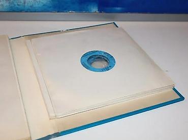 crvene: English through pictures and games čedomir jović1970 nolittvrd povez — 4