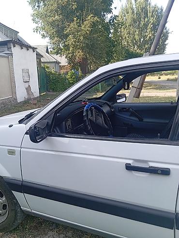 Транспорт: Volkswagen Passat: 1993 г., Механика, Бензин — 4