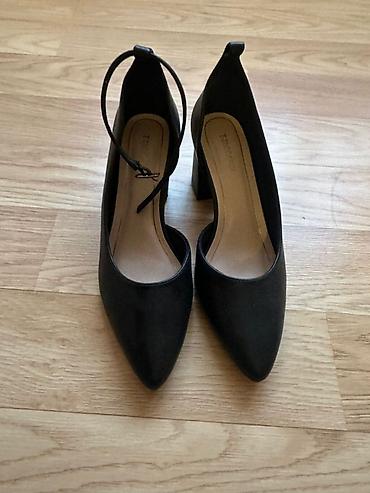 Другая женская обувь: Женская обувь, набор из 2 пар: 1) Черные полусапожки: - Материал — 9