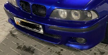Бамперы: Передний Бампер BMW 2000 г., Б/у, цвет - Синий, Аналог