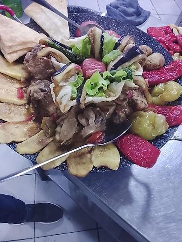 nere balığı: Salam.Aşpaz işi axtaram Kafe Slublu olsun.Milli mətbəx üzrə.İş vaxtı — 3