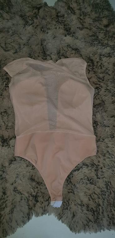 Elegantan ženski bodi bez rukava u puder‑roze boji. Gornji deo je od na lalafo.rs — 2 Elegantan ženski bodi bez rukava u puder‑roze boji. Gornji deo je od — 2