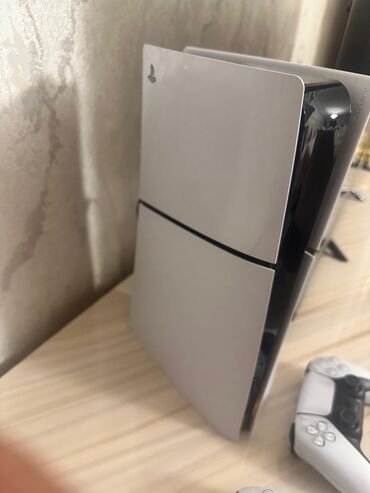 PS5 (Sony PlayStation 5): Ps 5 1 tb yadaw 2 edet pult 2.3 defe istafde olunub icinde 11 edet