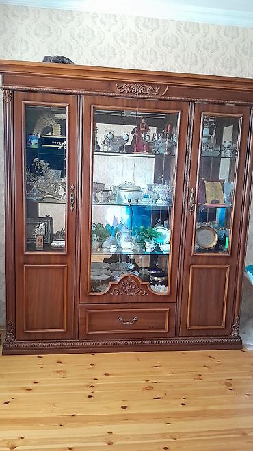 Klassik üslubda vitrinli qonaq otağı dolabı - Material: ağac lalafo.az -da Klassik üslubda vitrinli qonaq otağı dolabı - Material: ağac
