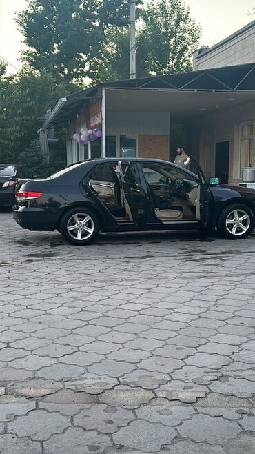 шевралет малибо: Продается автомобиль Honda Accord черного цвета. Это седан с