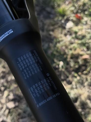 воздушный вилка: Вилка для МТБ RockShox Gold 35 RL 140mm. Состояние вилки:Идеальное — 5
