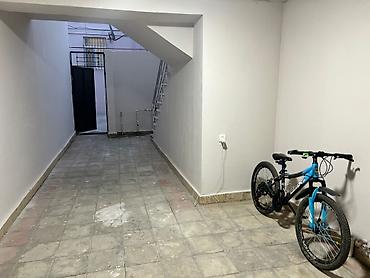 Həyət evləri və villaların satışı: Xırdalanda 2 mərtəbəli həyət evi - Plan: Aşağıda geniş giriş/qaraj — 12