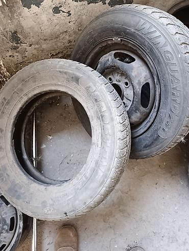 mini v: Шины 185 / 70 / R 14, Зимняя шипованная, Б/у, Пара, Легковые, Roadstone — 2