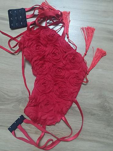 Korseti: Prodajem brushalter- top,crveniruže u srcuprelepo stoji,ima tri — 1